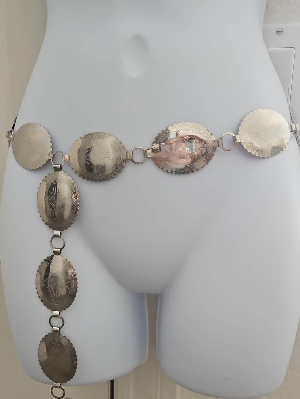 Vintage 80's Women's Silver-Tone Metal Link Adjustable Waist Belt
